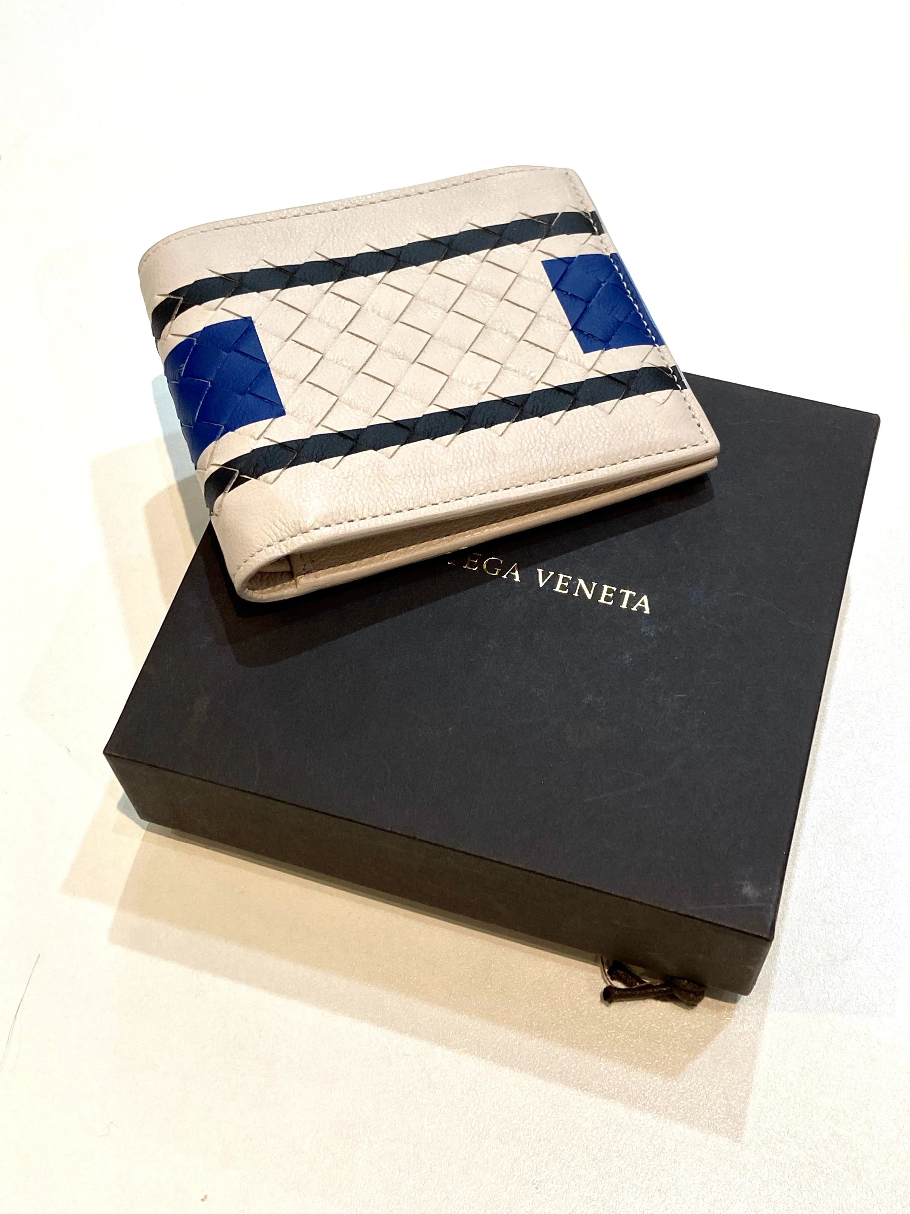 BOTTEGA VENETA INTRECCIATO LAMBSKIN BI-FOLD WALLET