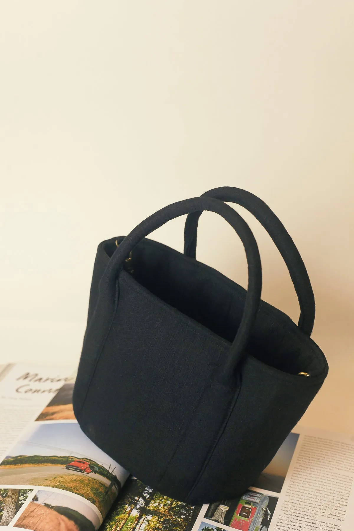 Bucket Cabas black linen bag