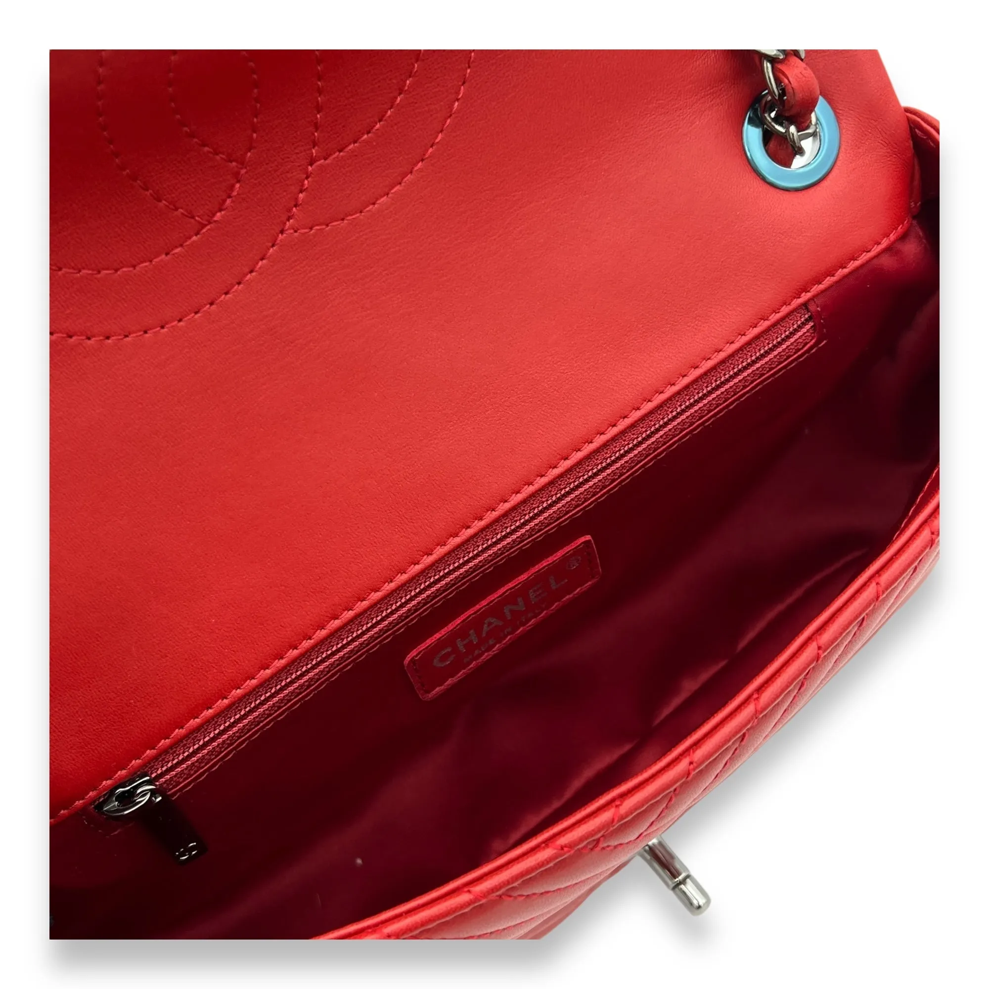 Classic Single Flap Red Shoulder Bag in Lambskin, Silver hardware