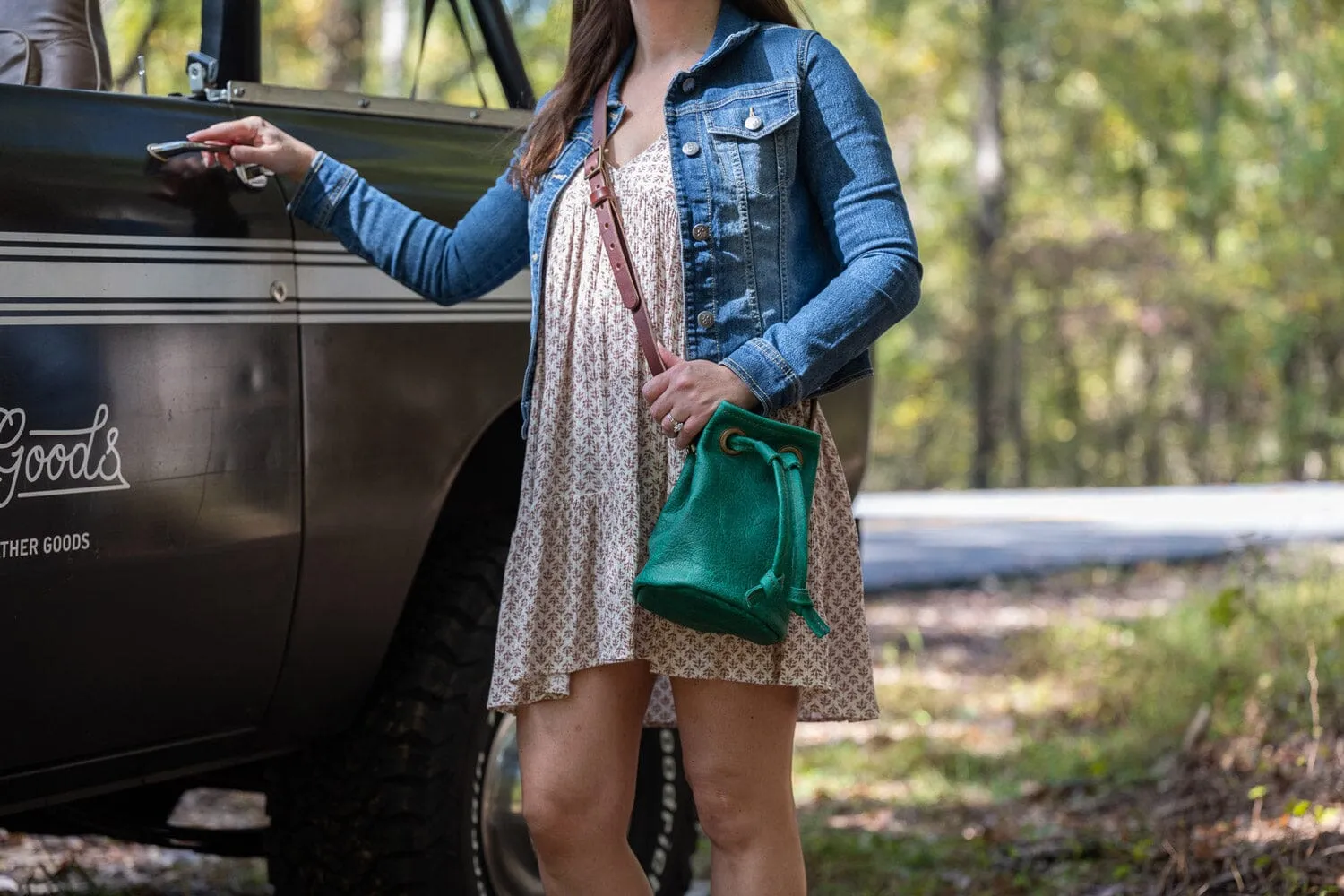 LEATHER BUCKET BAG - SMALL - PINE GREEN BISON