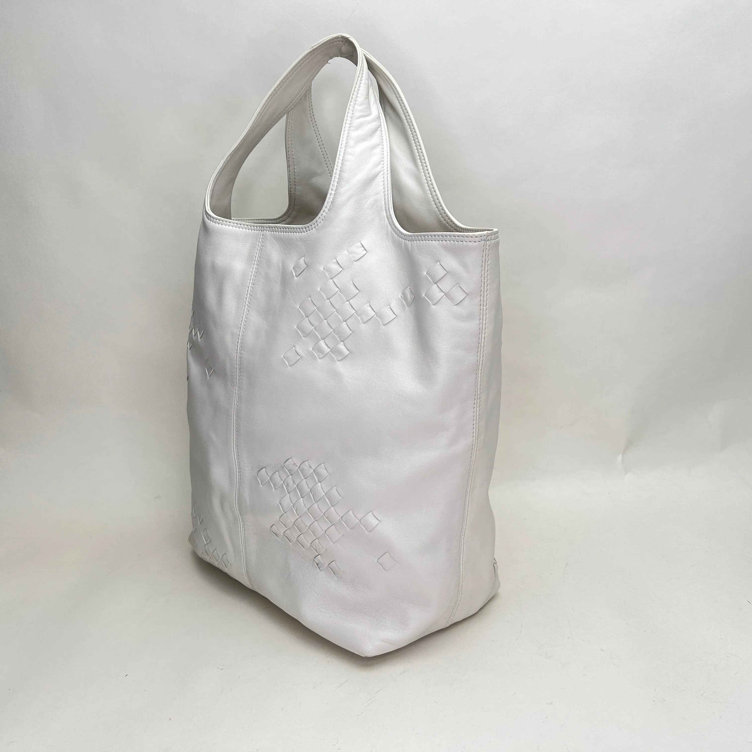 Regent White Tote Bag in Lambskin, Gunmetal hardware